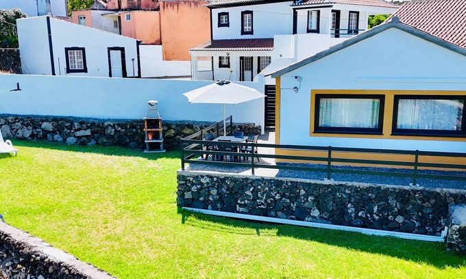 Biscoitos House | Casa da Gente T1 by PontaNegraAzores