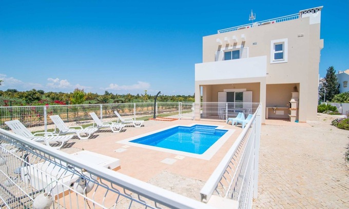Cabanas Villa | Casa das Árvores Villa V4 with private pool