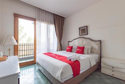 Cigadung Hotel | Casa de Apple Dago Bandung by RedDoorz