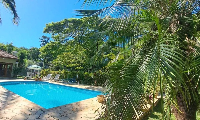 Sorocaba Cottage | Casa de Campo em Condomínio Fechado, com Quadra de Areia Profissional e Piscina