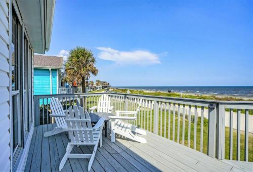 Spanish Grant House | Casa De La Sirena-Beachfront Retreat in Spanish Grant