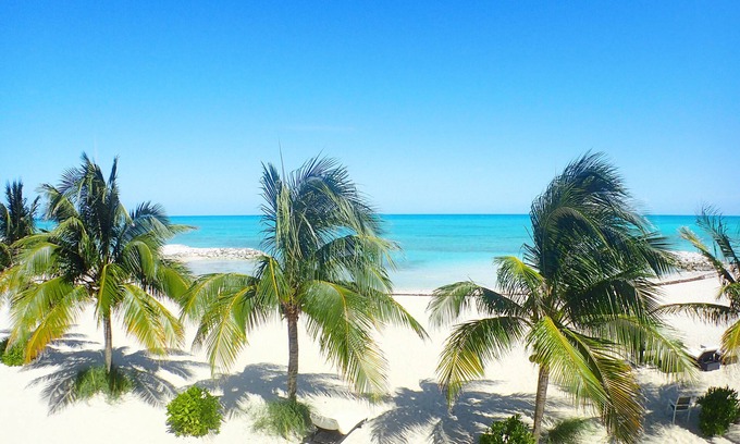 Palm Cay House | Casa de Mer - On the Beach - Sun - Sand - Clear Bahamian Waters - Beachfront
