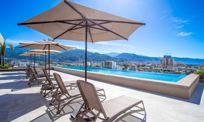 Diaz Ordaz Condo | Casa de Palm Springs | Luxe 2BR in Versalles