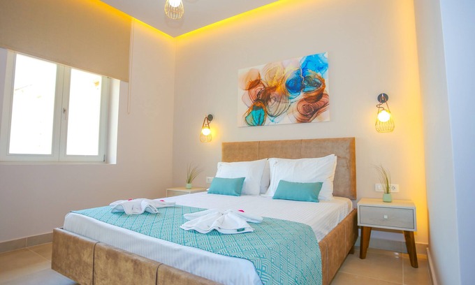Old Town Hotel | Casa de Potie - Casa 7: Double Room With Balcony in the Heart of Chania Old Town