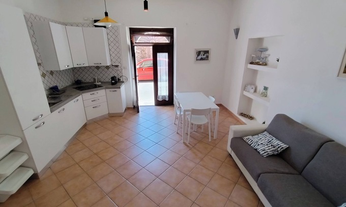 Scario Apartment | Casa del Porto Bilocale a Pochi Passi da Spiaggia e dal Porto con Ogni Confort