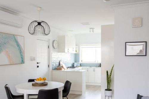 Henley Beach Apartment | Casa Del Soul, on the beach, steps to Henley Square!