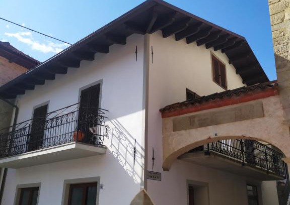 Gorzegno Apartment | Casa dell'arco antico