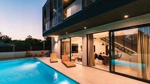Srima Villa | Casa Domina with sauna and whirlpool only 200 meters from the beach