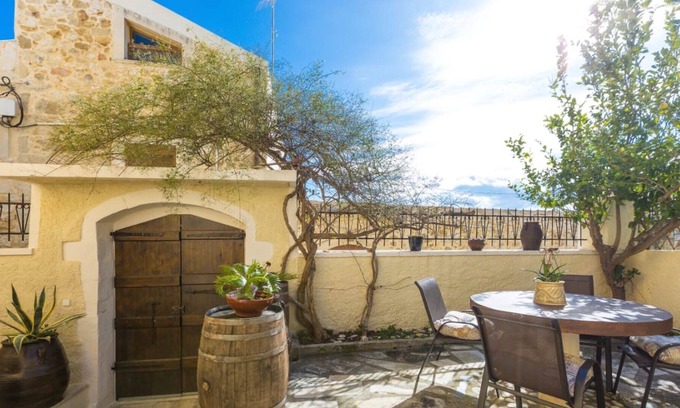 Chromonastiri House | Casa Dorata: Quiet, unique beauty at a picturesque village close to Rethymnon.