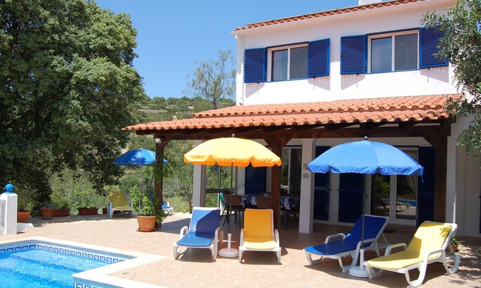 Estoi House | Casa dos Amigos- Holiday home with pool and sea views
