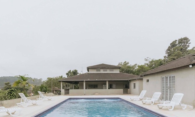 Sao Paulo House | Casa em Embu Guaçu com piscina e churrasqueira