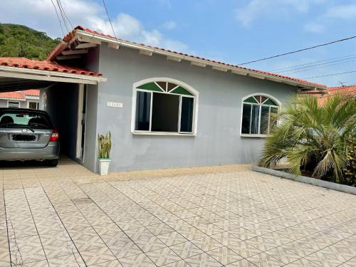 Florianopolis House | Casa em frente ao mar no Ribeirão da Ilha