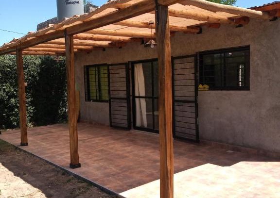 San Rafael Apartment | Casa en Villa 25 de Mayo para 4 personas en zona de tranquilidad ,rodeada de naturaleza cerca de dique Los Reyunos