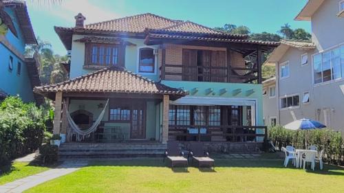 Mangaratiba House | Casa espaçosa pé na areia
