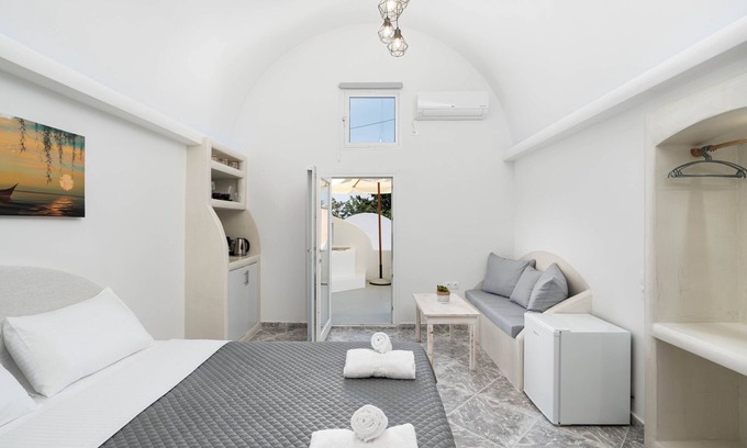 Pyrgos Villa | Casa Evgenia I- private villa with jacuzzi