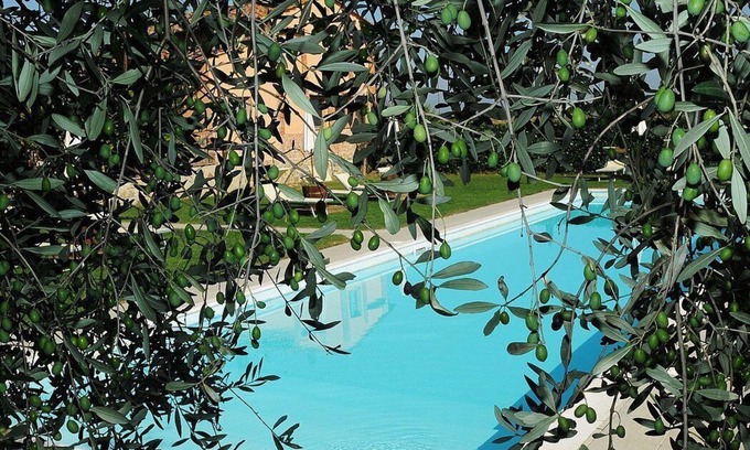 Castiglione del Lago House | Casa Flora M: A characteristic and welcoming apartment that is part of a villa surrounded by the greenery, with Free WI-FI.