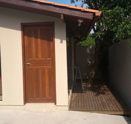 Rio Tavares House | Casa Floripa on the Tavares River. At last the street gives the sea. peak of the cross.
