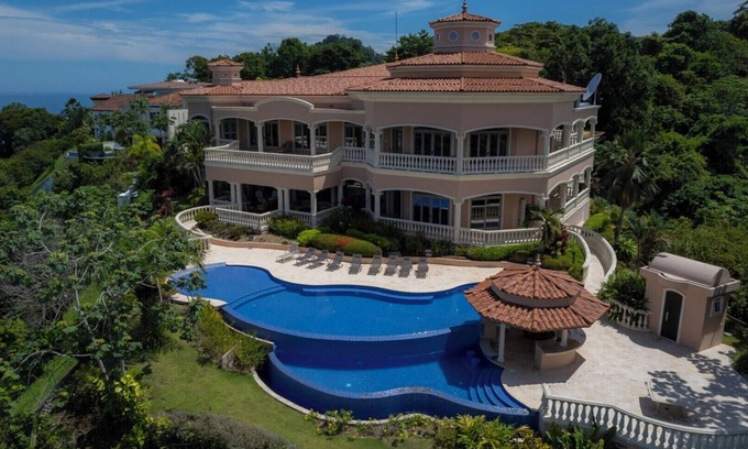 Jaco Villa | Casa Garmus 10 bdrs ocean views in Los Suenos
