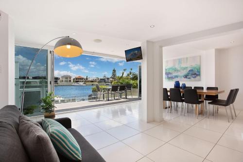 Surfers Paradise House | Casa Grande On The Water