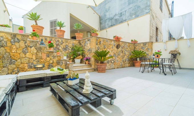 Maria de la Salut House | CASA HOLGANZA - Chalet with terrace in Maria de la Salut. Free WiFi