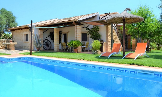 Santa Margalida Villa | Casa Inés 165 magnificent finca with private pool, large garden, air conditioning and WiFi