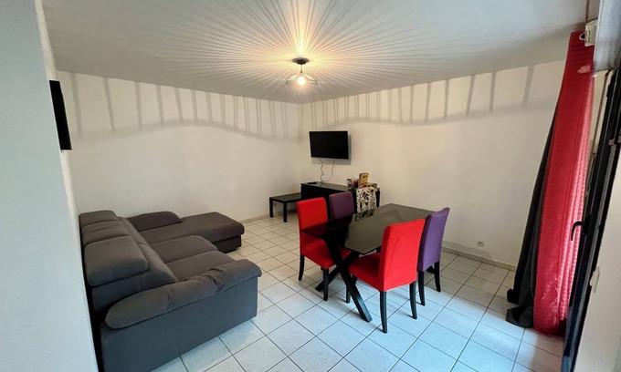 Saint-Denis Condo | Casa Jamin - Metro - Wifi - Parking - Dream Host