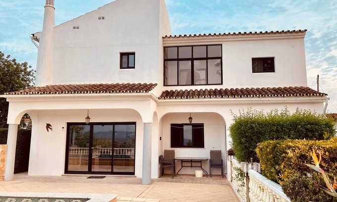 Sao Bras de Alportel Villa | Casa Jean - Algarve, beautiful villa with stunning views & private swimming pool