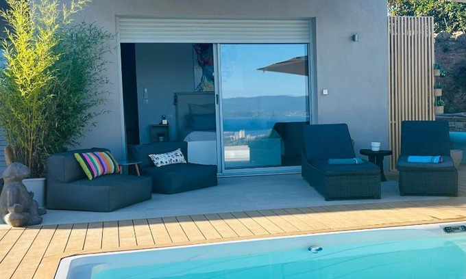 Ajaccio House | CASA LC chambre3 vue mer SPA de NAGE