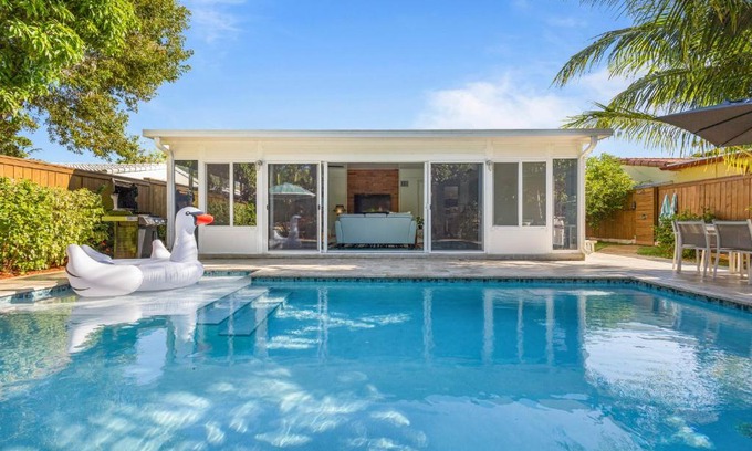 South Middle River House | Casa Limon - Private Heated Pool Prime Location & Parking
