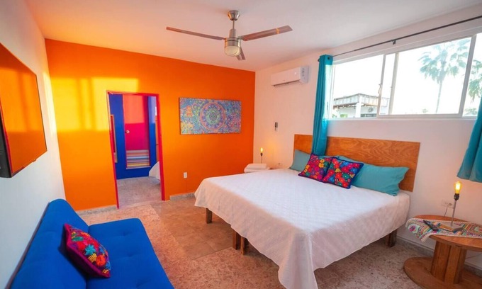 Esterito Apartment | Casa Lola: 2 bedroom Downtown apt one block from Sea