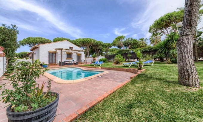 Conil de la Frontera House | Casa Los Pinos Torre Atalaya - Comfortable andalucian cortijo with fenced pool not far from the beach