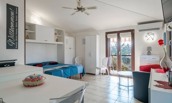 Lugana Apartment | Casa Lugana 15 - Studio apartment with lakefront pool near the center