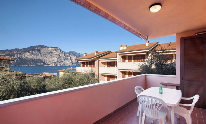 Magugnago Apartment | Casa Luna-Apartment with lake view and swimming pool, Casa Luna - Appartamento con vista lago e pisc