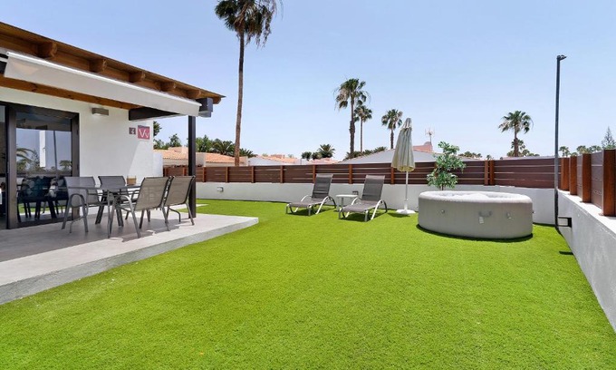 Maspalomas Apartment | Casa Luna Kingbed and Jacuzzi
