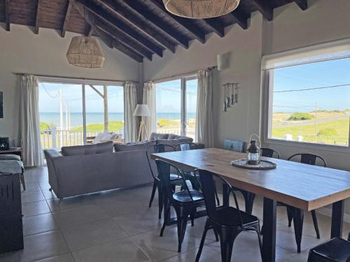 Colonia Chapadmalal House | Casa Marina - Casa frente a Luna Roja en Chapadmalal para 8 PAX - Hola Sur