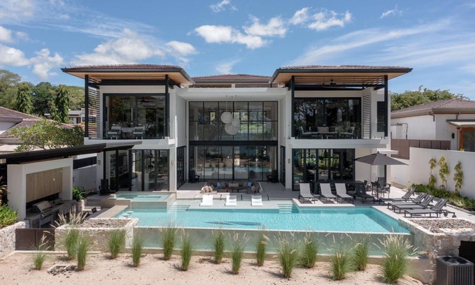 Playa Langosta House | Casa Melia a Modern Luxurious Beach Front Home