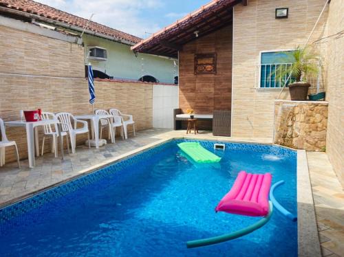 Real Villa | Casa Moderna e Aconchegante à Beira Mar, com Opção de Piscina Aquecida Cobrado à Parte, Área Gourmet com Churrasqueira em Deck Coberto Frente a Piscina, Aconchegante Sala de Estar com Lareira, Garagem para 4 Carros, Casa Pé na Areia a 50 metros da Praia