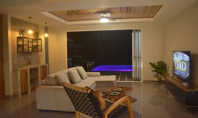 Cahuita House | Casa moderna y espaciosa con estilo. 100% WiFi