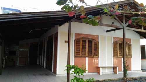 Enseada House | Casa na Enseada - Rua Maceió - 70 metros da Prainha
