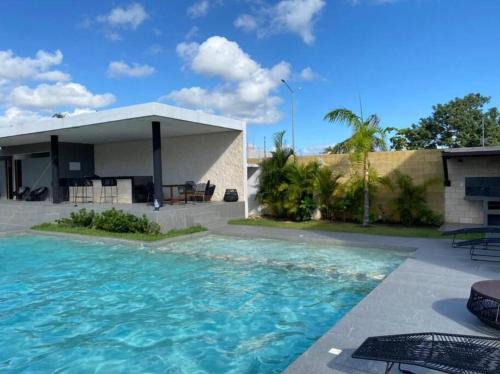 Puerto Juarez House | Casa Nah ha’ con jacuzzi, jardín y alberca