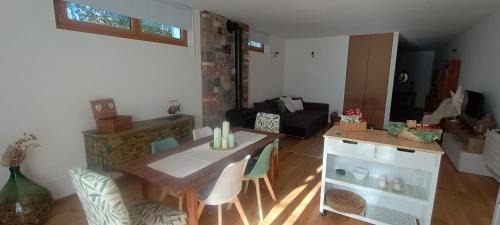 Gemonio Apartment | Casa Noa, appartamento con giardino privato