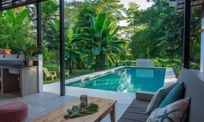 Cahuita House | Casa Ohana, with a/c & pool just steps to the beach