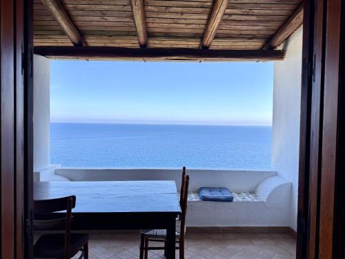 Malfa House | Casa Ornella, appartamento con vista mozzafiato sulle Eolie