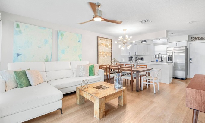 Key Largo House | CASA PALMA Key Largo Vacation Rental, Golf Cart, Kayaks, Pools, Beach, 2 Kings