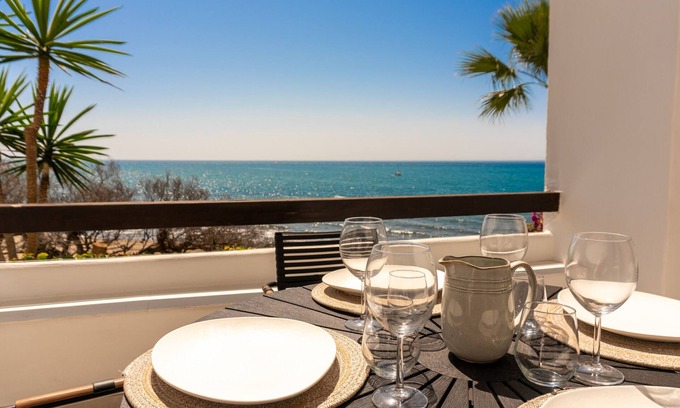 Sitio de Calahonda Apartment | Casa Palma - Playa Lucera Front Line Beach