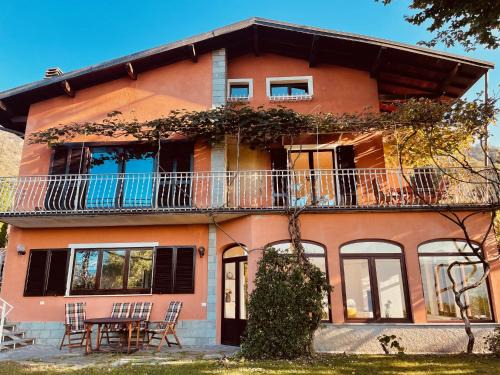 Porto Valtravaglia Apartment | Casa Paradiso