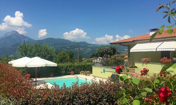 Mologno Villa | Casa Patrizia, Private Pool, Walk to restaurants, Barga!