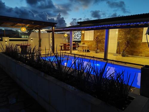 Caueira House | Casa PE NA AREIA na Praia da Caueira com Piscina e SPA