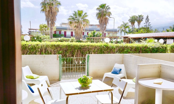 Fondachello Apartment | Casa Perla, on the sea with a view of the Etna volcano.