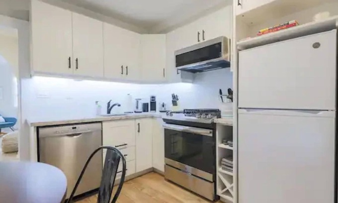 Leslieville Apartment | Casa Queen East - Modern 2BR Suite